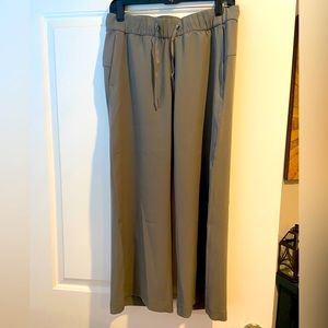 Lululemon cropped wide leg pants